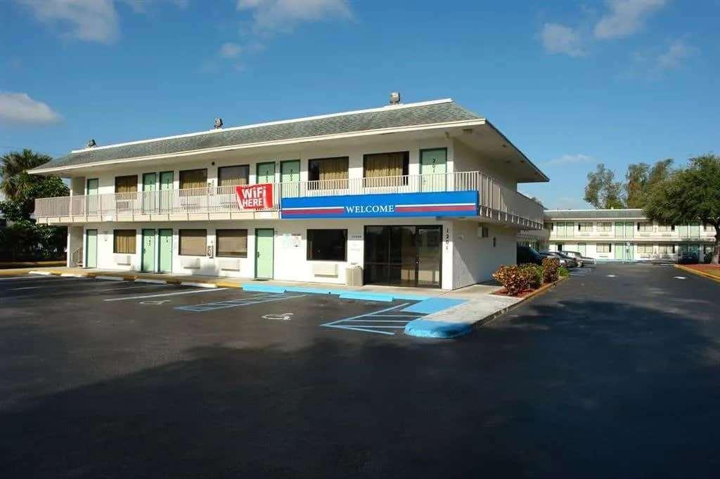 Travelodge By Wyndham Pompano Beach Exterior foto