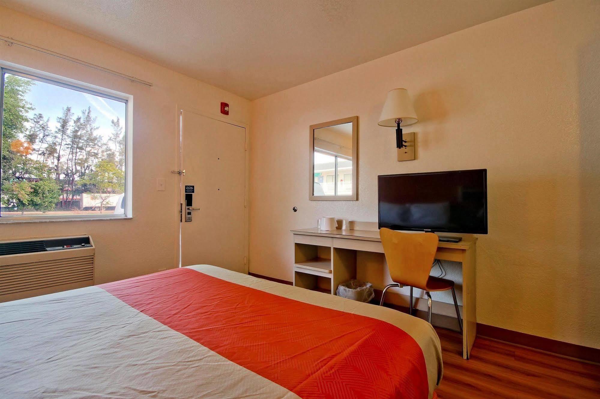 Travelodge By Wyndham Pompano Beach Exterior foto