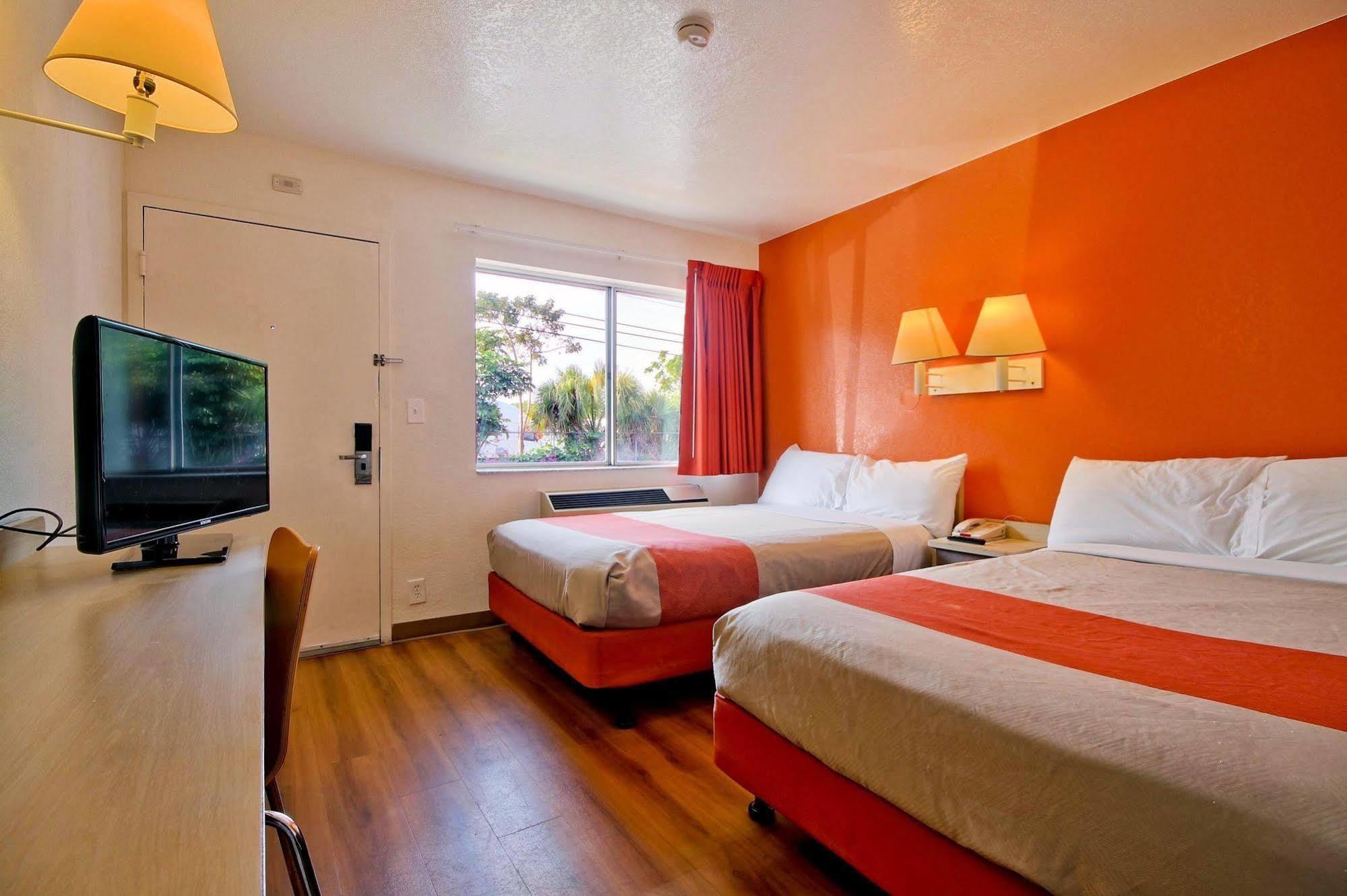 Travelodge By Wyndham Pompano Beach Exterior foto