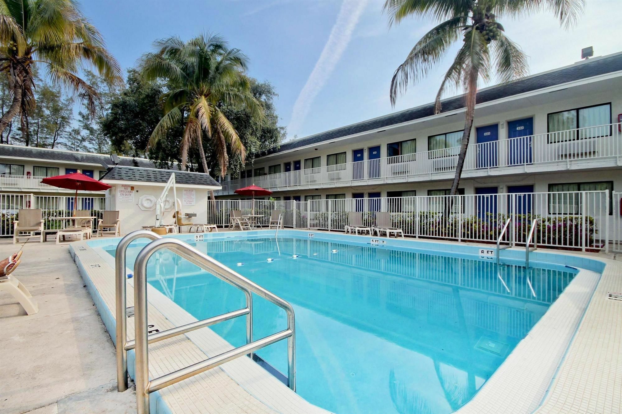 Travelodge By Wyndham Pompano Beach Exterior foto