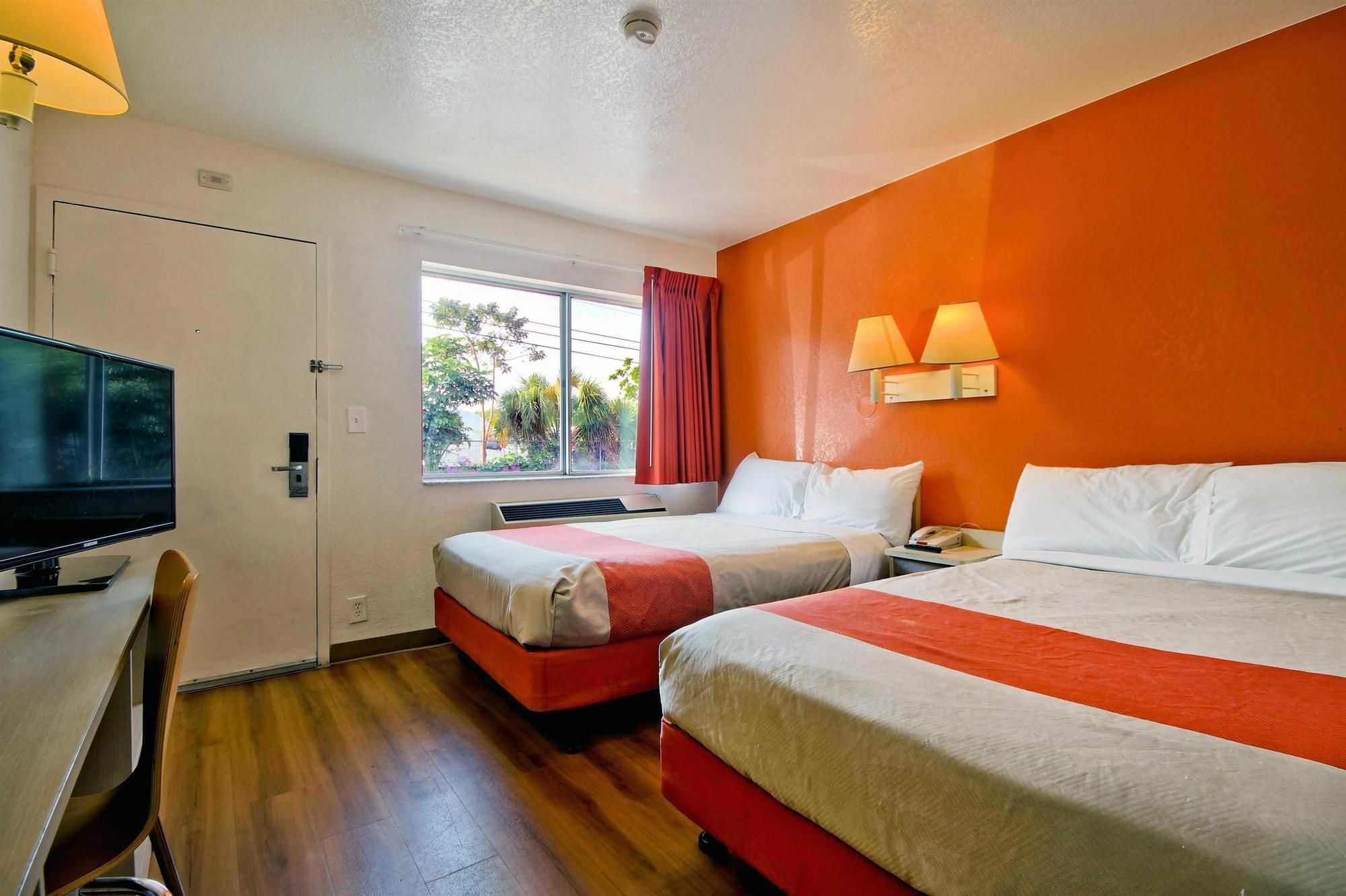 Travelodge By Wyndham Pompano Beach Exterior foto