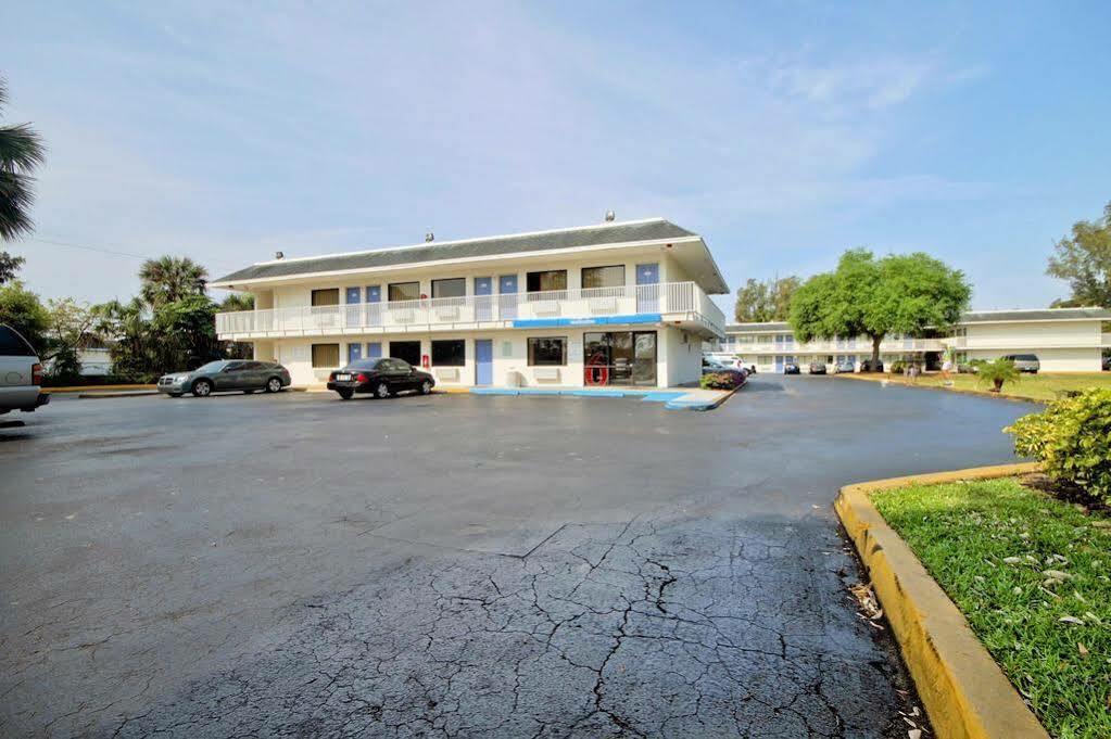 Travelodge By Wyndham Pompano Beach Exterior foto